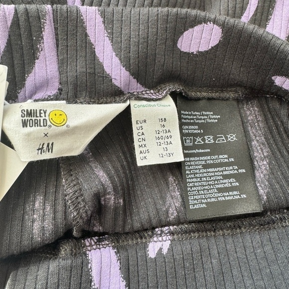 H & M Smiley World Smiles Tank and Biker Shorts - Picture 10 of 11